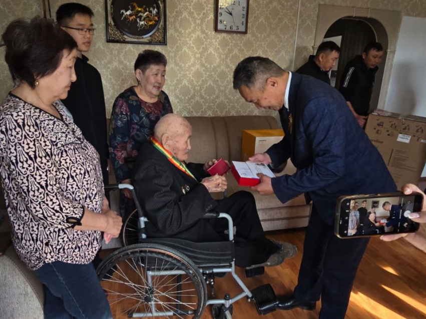 Фронтовики Могойтуя получили звание почетных жителей Забайкальского края